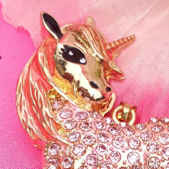 Betsey Johnson unicorn pendant - Picture 3 of 5